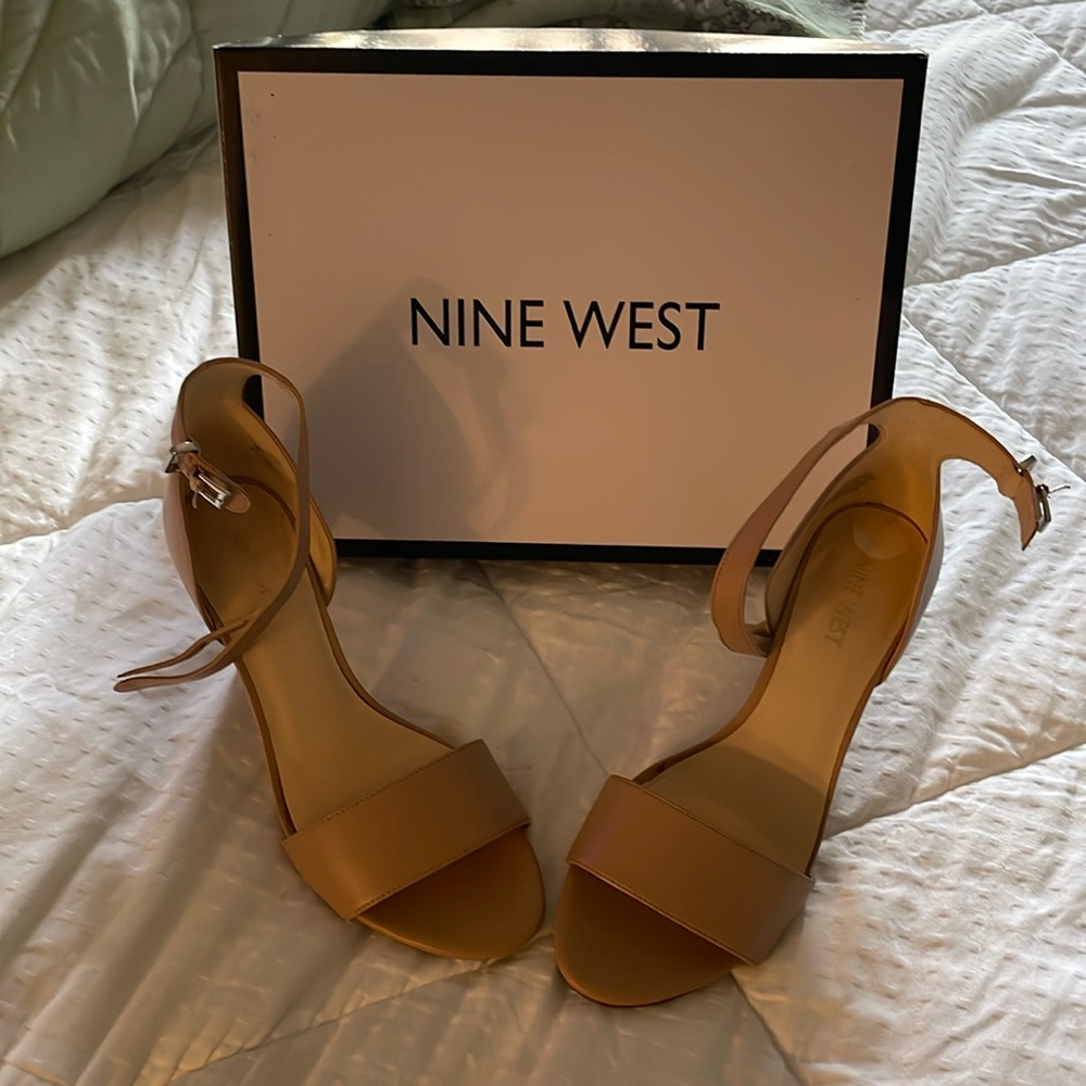 NW summer heel/sandles. Sz 8 so comfy